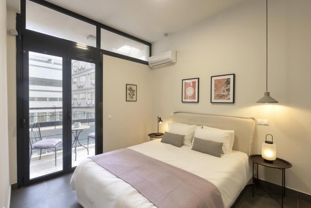 Apartamento Α Rare Lux Artistic Renv Gem Opposite Emst Museum Atenas Exterior foto